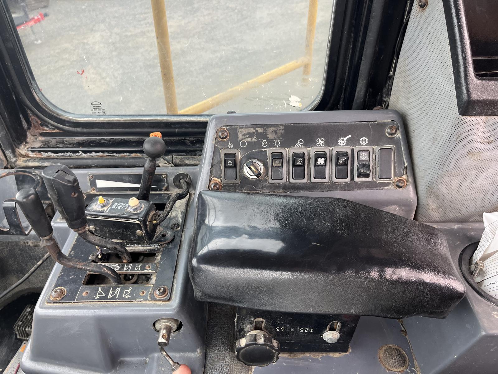 ./imagenes/INVOICE/2019/17401/CATERPILLAR 988F II (19).JPG